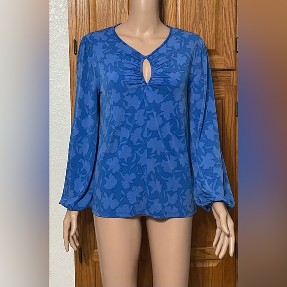Michael Kors
Petite Shadow-Fleur Print Long-Sleeve Top - Picture 2 of 4